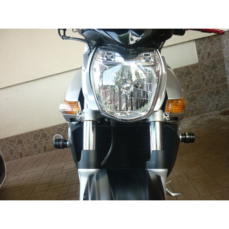 Suzuki GSR 600 Zwei-Punkt-Satz Pfeil