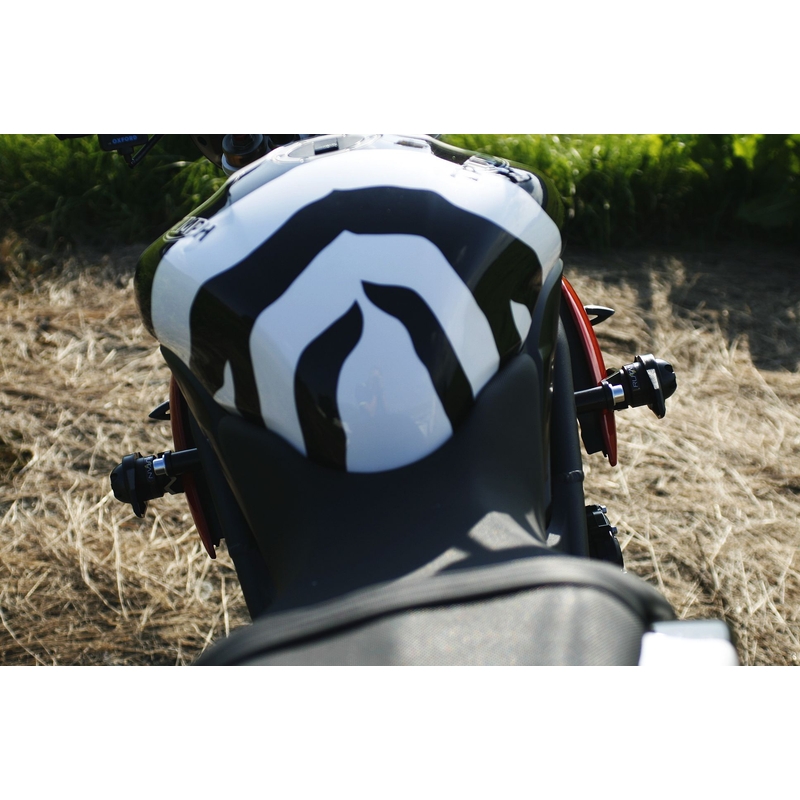 Triumph SPEED TRIPLE 1050 (11-) Pfeil