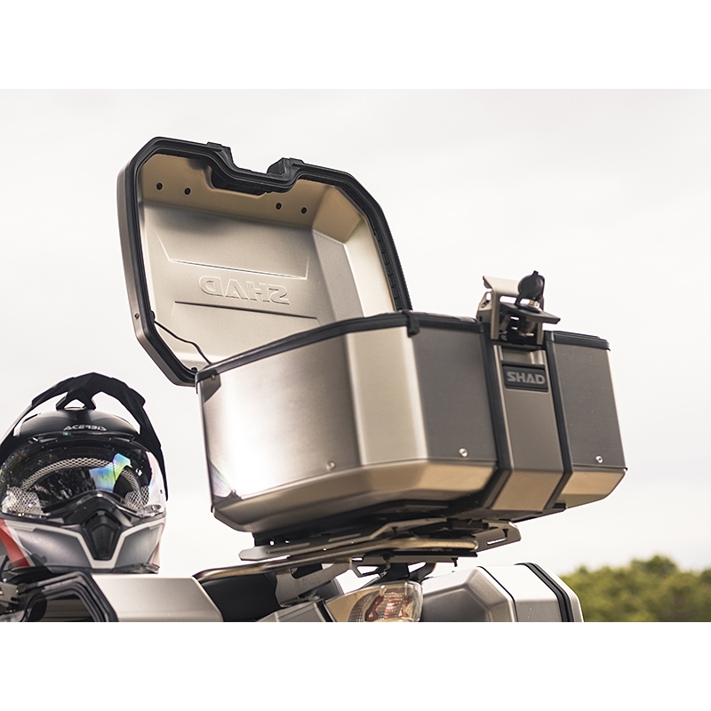 Complete set of aluminum cases SHAD TERRA, 55L topcase + 36L / 36L side cases, including mounting kit and plate SHAD Voge 650DS / 650DSX
