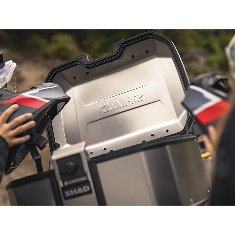 Complete set of aluminum cases SHAD TERRA, 55L topcase + 47L / 47L side cases, including mounting kit and plate SHAD Voge 650DS / 650DSX