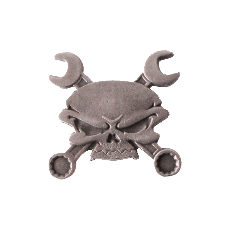 Totenkopf mit Schlüsselabzeichen
