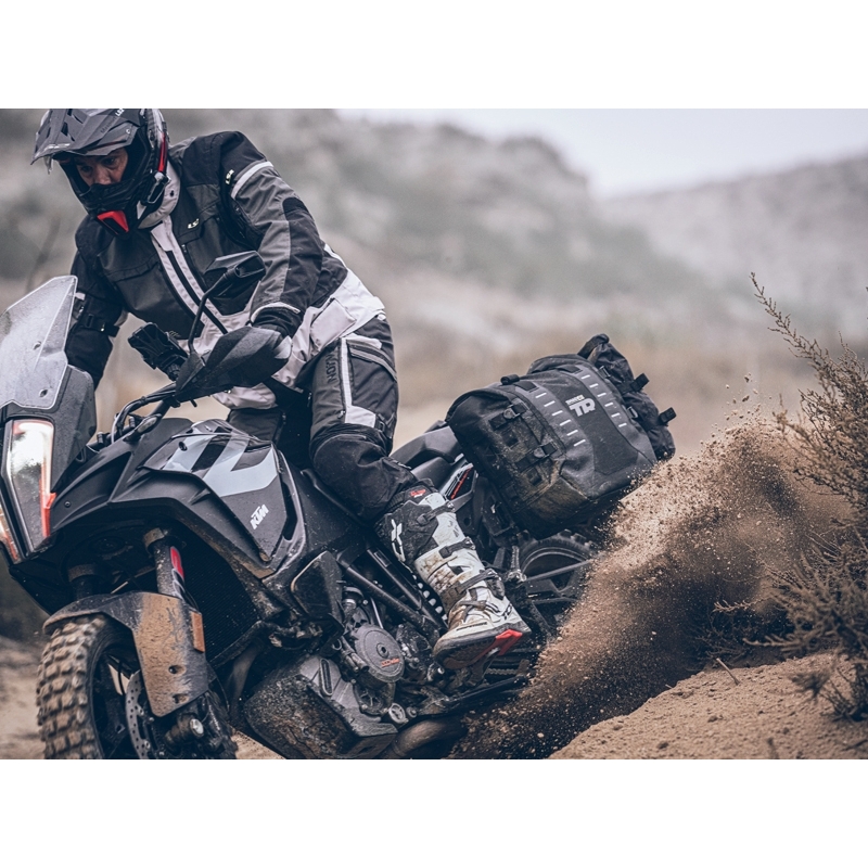 Complete set of SHAD TERRA TR40 adventure saddlebags, including mounting kit SHAD Voge 650DS / 650DSX