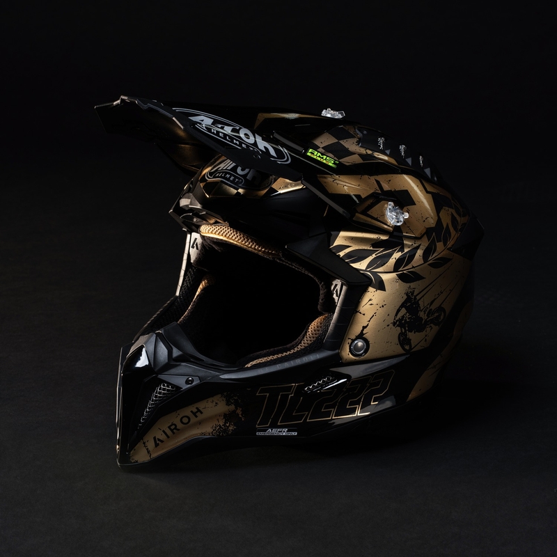 Motocross-Helm Airoh Aviator 3.0 „TC 222 THE LEGEND“ schwarz-gold