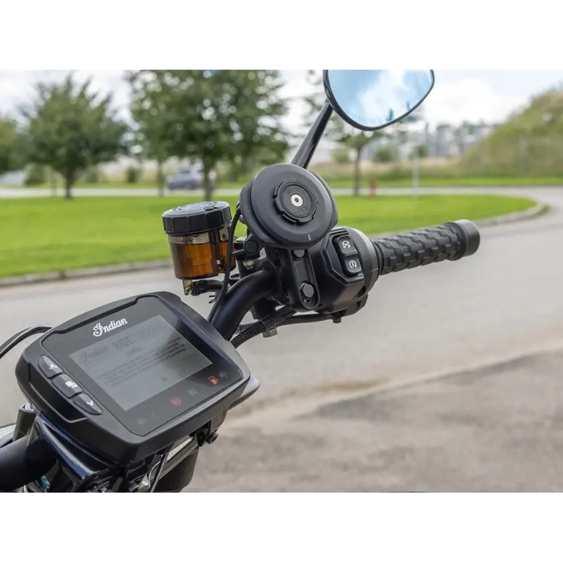 Quad Lock® Motorrad-Kupplungshalterungssockel, montiert in der Brems-/Kupplungshauptzylinderhalterung