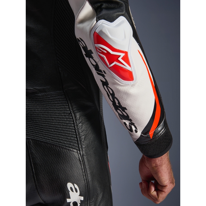 Alpinestars GP TECH V5 Einteiler-Motorradkombi aus Leder, schwarz-weiß-fluoreszierend rot