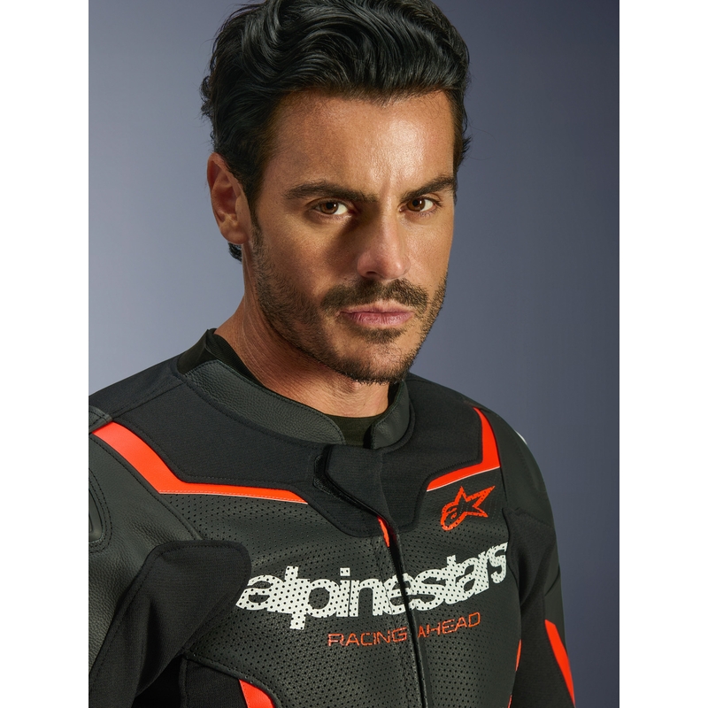 Alpinestars GP Force V2 Airflow Motorradjacke aus Leder, schwarz-fluoreszierend rot-weiß