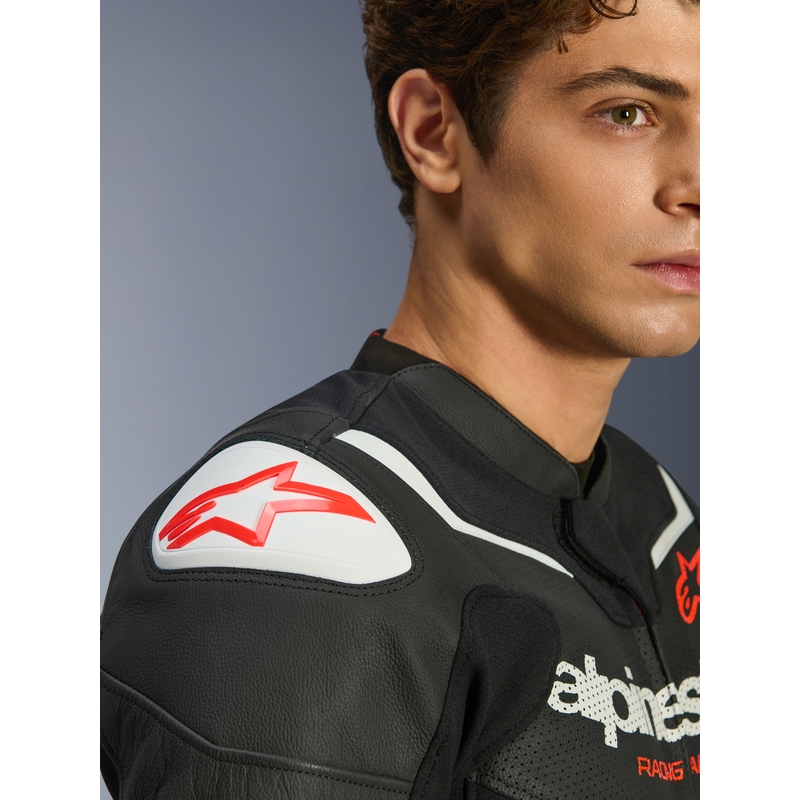 Alpinestars GP Force V2 Airflow Motorradjacke aus Leder, schwarz-weiß